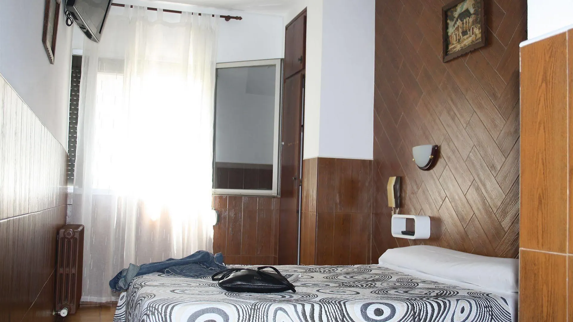 Hostal Sanmar Figueras 2*,